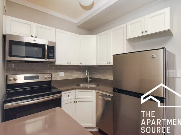 817 W Lakeside Pl, Chicago, IL