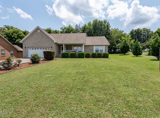 2802 Country Meadows Ln, Maryville, TN 37803