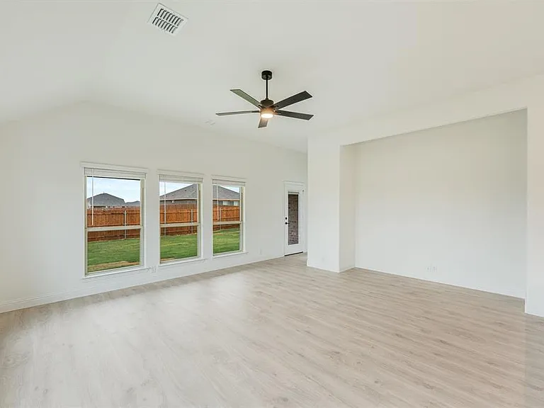 1032 River Oaks Dr — Photo 9
