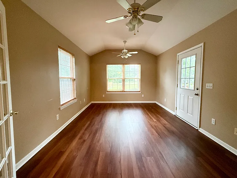 1626 Brandi Ln — Photo 8