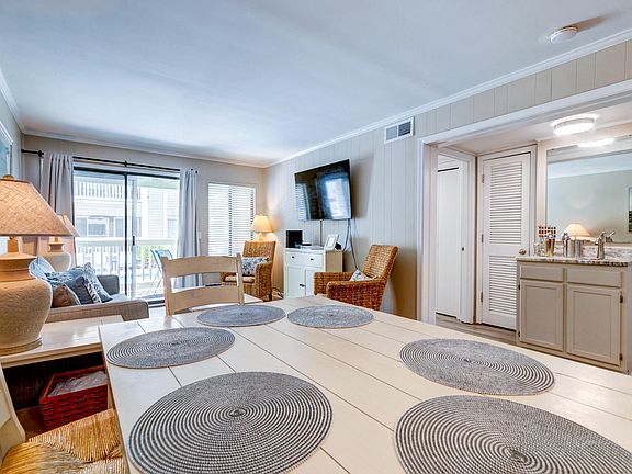 5th image of 1400 Ocean Blvd #106-B