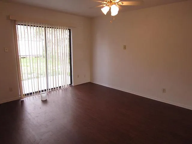 7706 Meadowview Ln — Photo 6