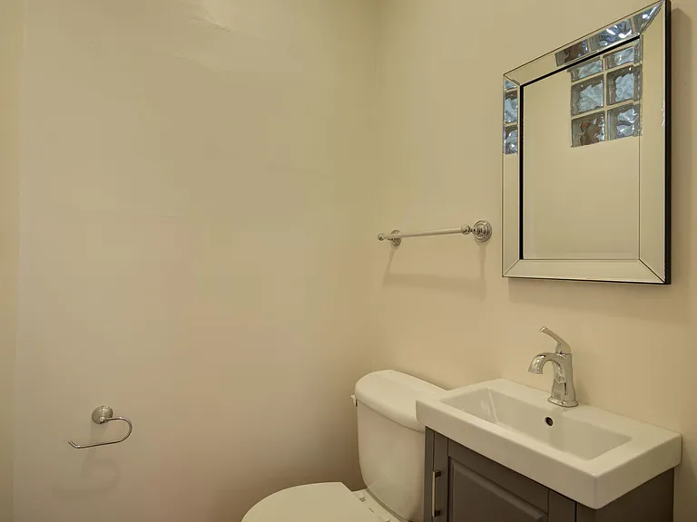 638 W Drummond Pl #1F — Photo 15