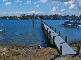 390 Beacon Ln, Sneads Ferry, NC 28460