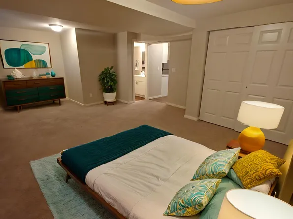 4460 Woodland Park Ave N APT 12, Seattle, WA 98103