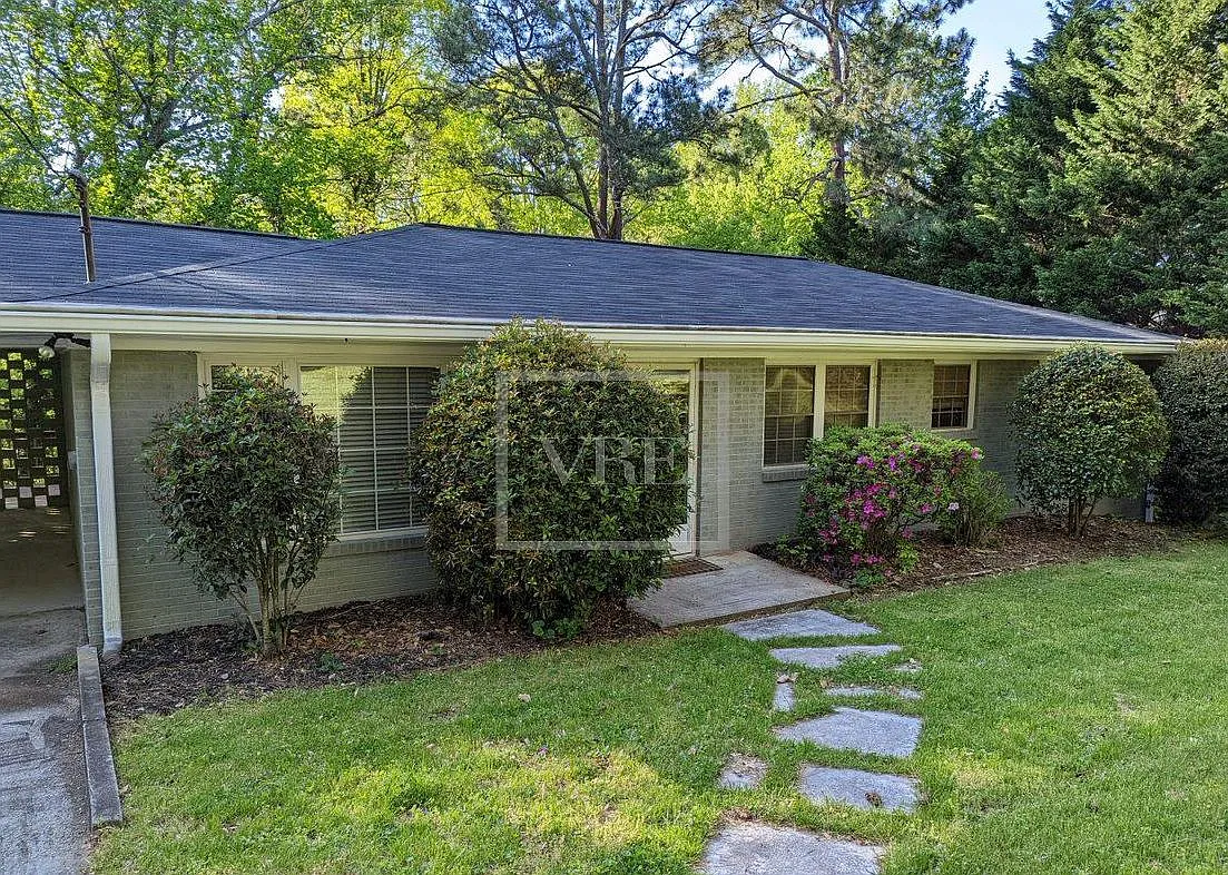 384 Charles Pl — Photo 1