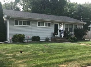 2905 44th St, Moline, IL 61265