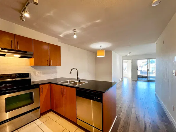 1633 Mackay Ave #408, North Vancouver, BC V7P 0A2