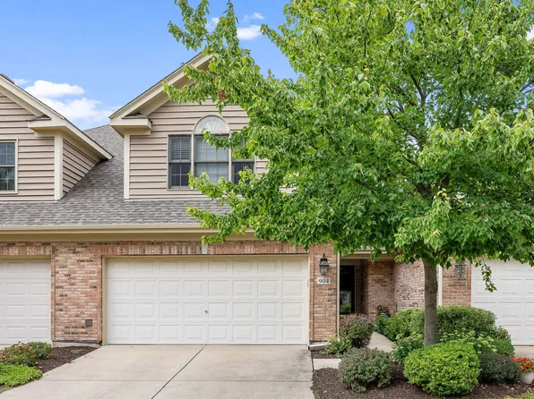 904 King Henry Ln, St Charles, IL 60174