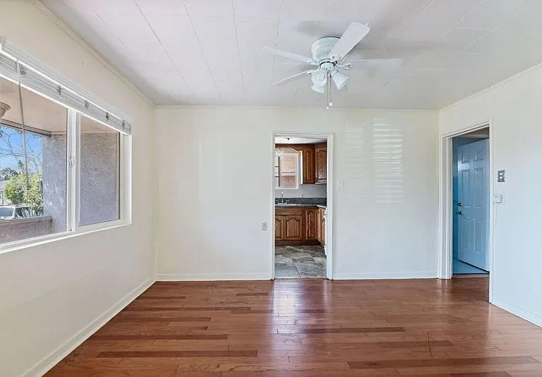 11012 Eastwood Ave — Photo 3