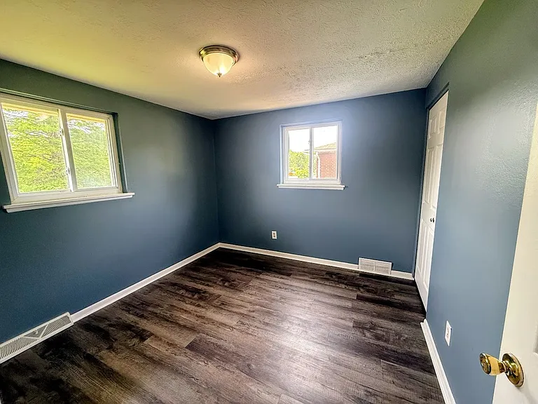 3009 Coventry Blvd NE — Photo 18