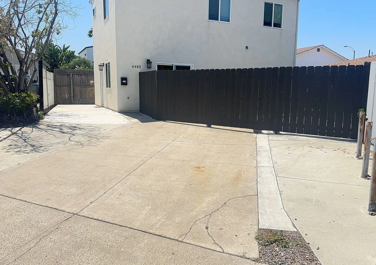 4BD house on Montezuma, Private Yard and Driveway! — Photo 2