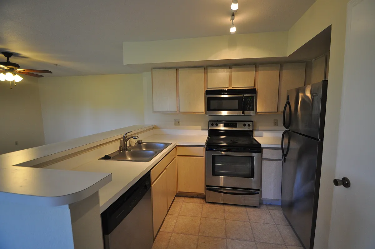 Building Photo - 7250 Westpointe Blvd #1024