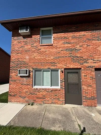 2 bed, 1.5 bath, 1024 sqft, $875 — Photo 1