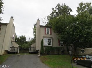 20 Duttonview Dr, Aston, PA 19014