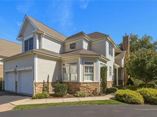 870 E Homestead Ln, Easton, PA 18042