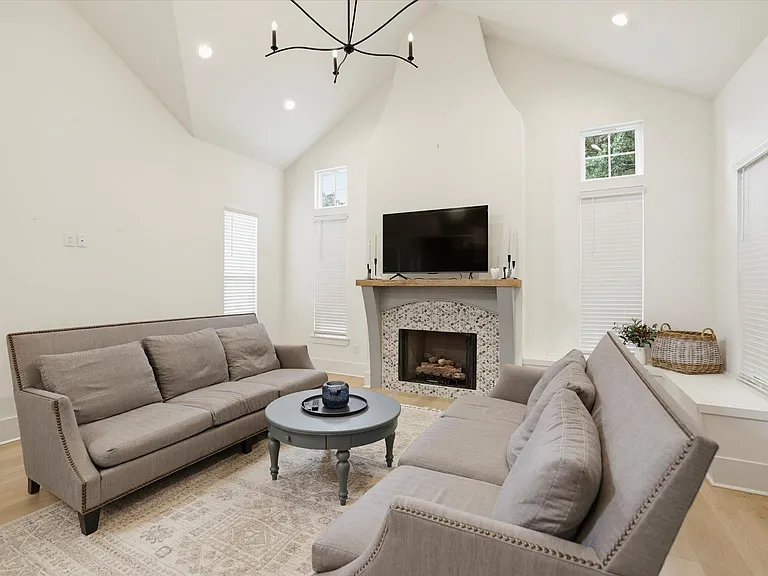 4052 Poets Trl — Photo 6