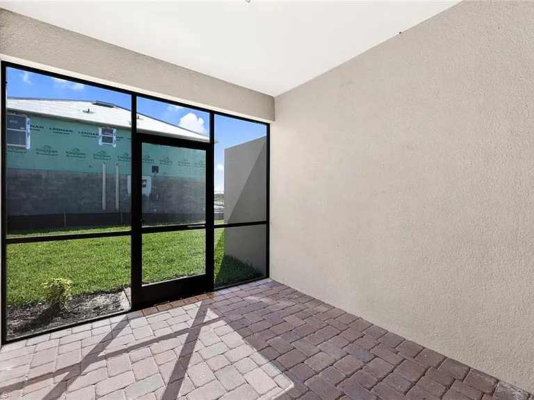 2672 Vine Ave — Photo 27