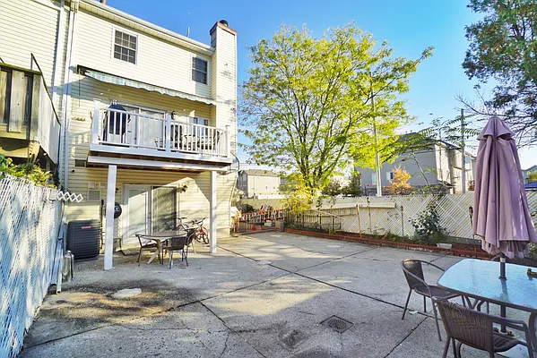 Sold by Remax Edge | media 26