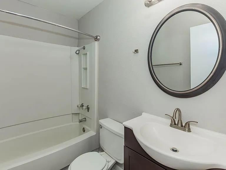 REGENCY PLACE APARTMENTS — Photo 14