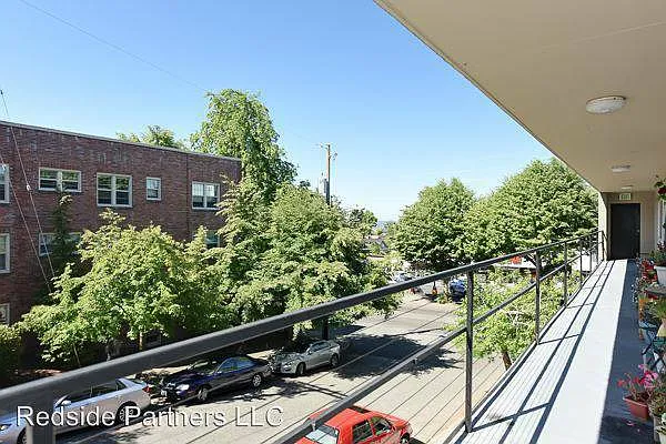 Effortless Living Near the Alaska Junction The Webster Apartments — Photo 9