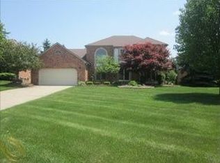 3215 Salem Dr, Rochester Hills, MI 48306