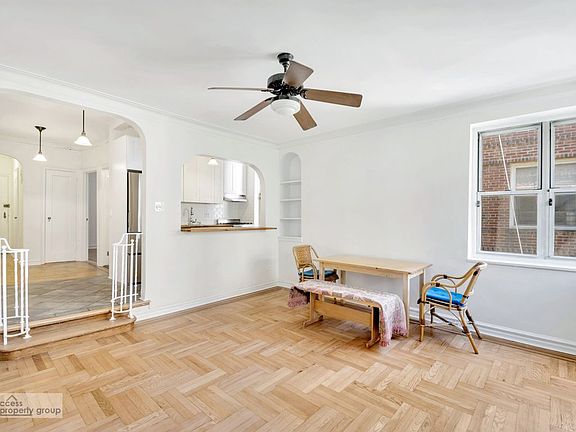 3rd image of 585 W 214th St APT 4E