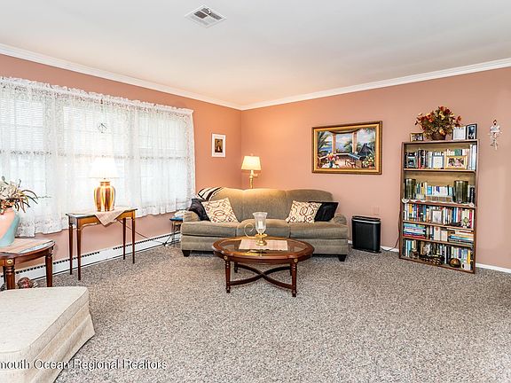 5th image of 463C Portsmouth Dr #1003