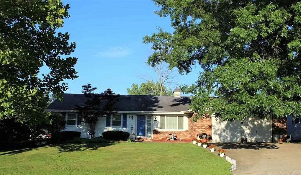 1710 Windwood Dr photo 1
