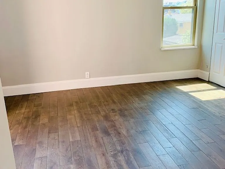 211 S Saint Clair St — Photo 4