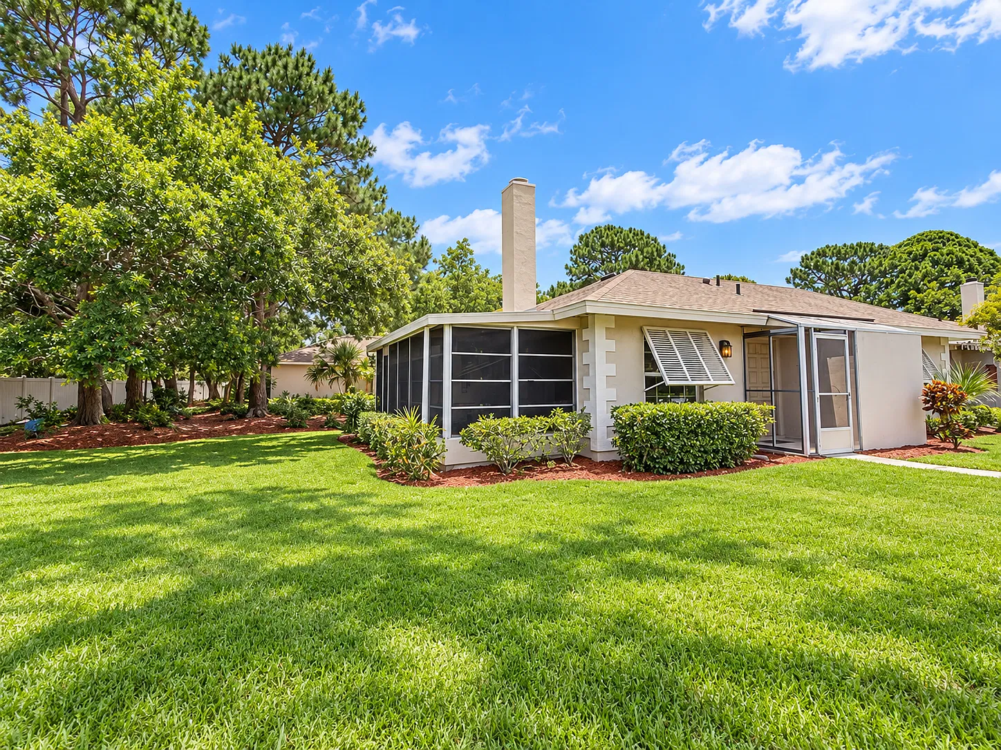 N Jefferson Ave, Sarasota — Photo 2