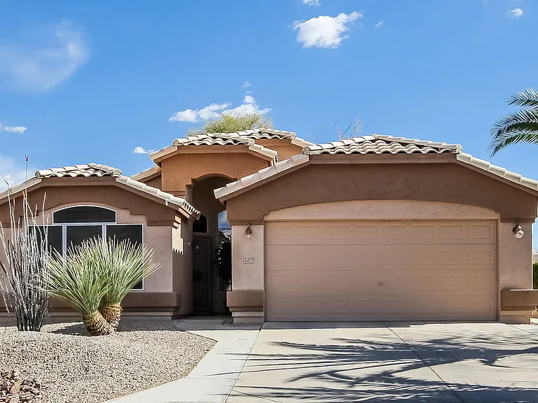 9631 W Clara Ln — Photo 1