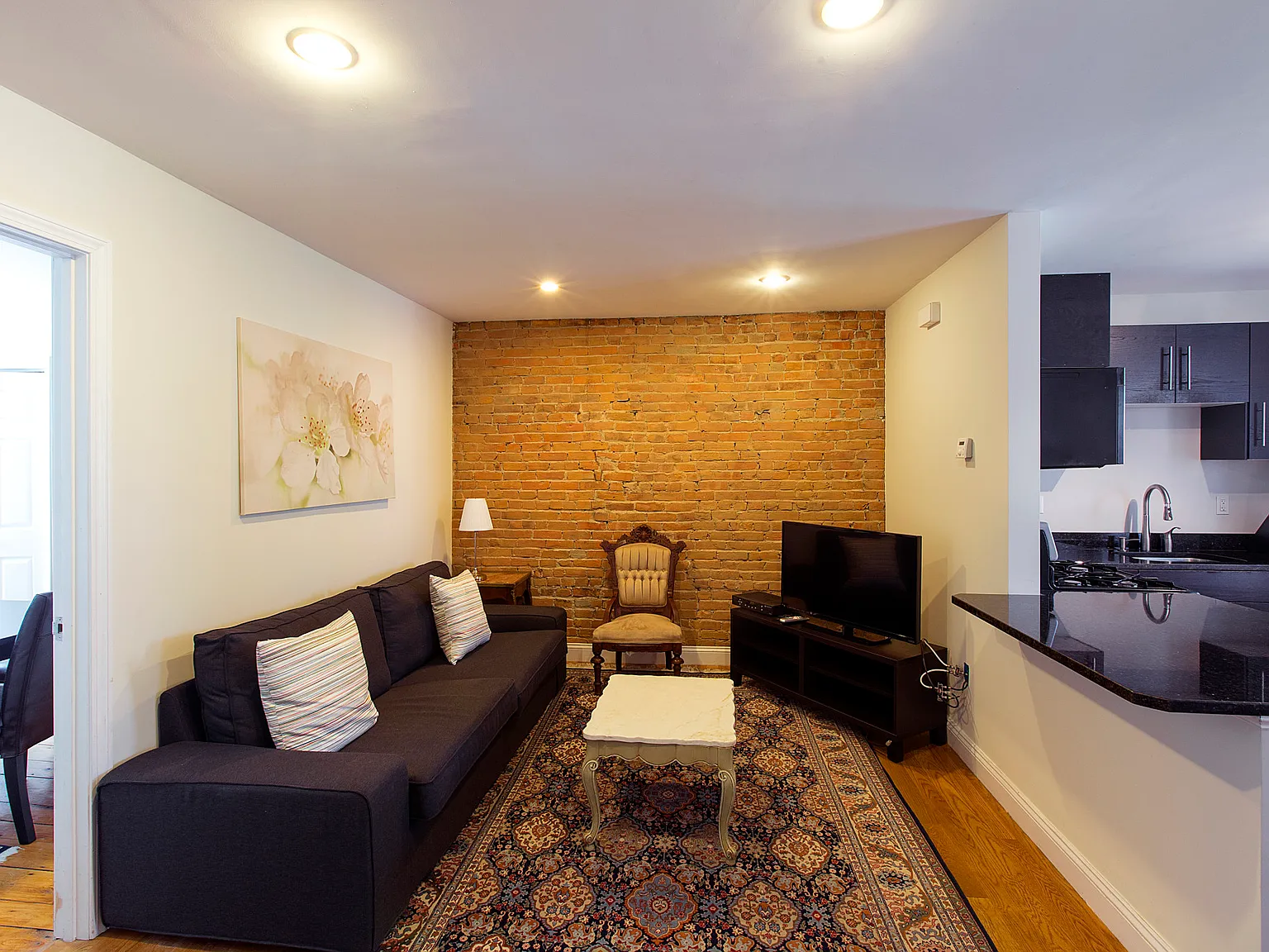 4 bed, 1350 sqft, $7,500 — Photo 2