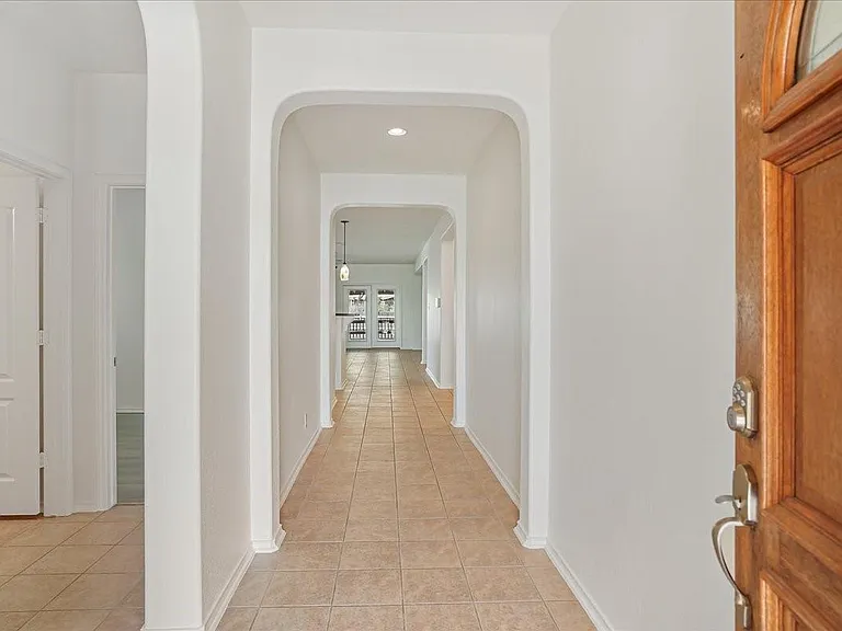 200 Rudy Ln — Photo 4