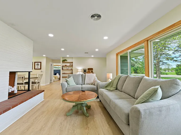 719 Hanshaw Rd — Photo 5