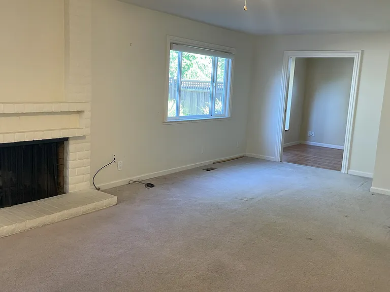 1611 Parkwood Dr — Photo 9