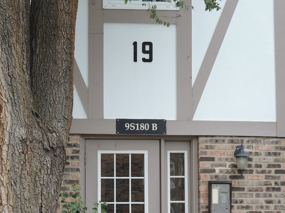 2nd image of 9S180 Lake Dr #19B-105
