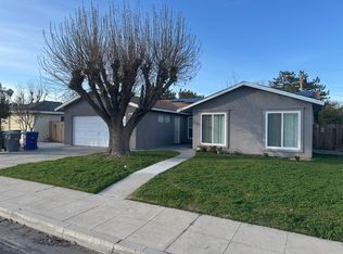 201 Poppy Ln, Clovis, CA 93612