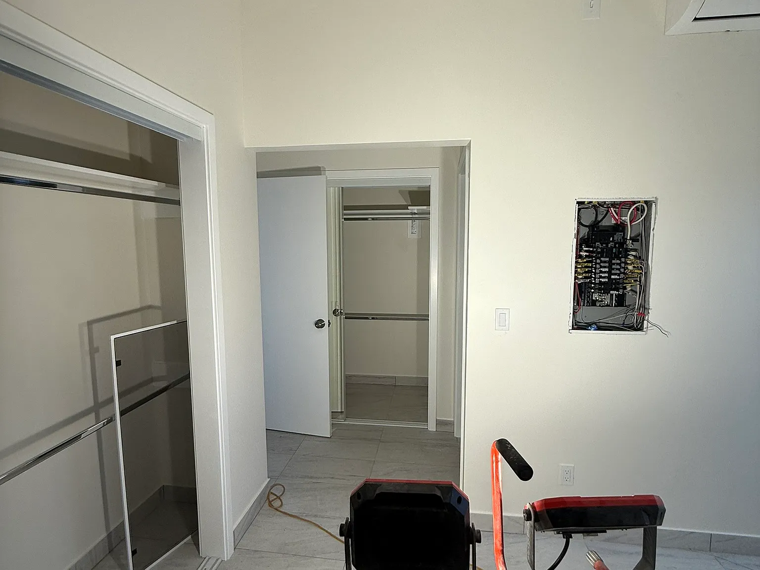 3 bed, 1000 sqft, $2,595 — Photo 2