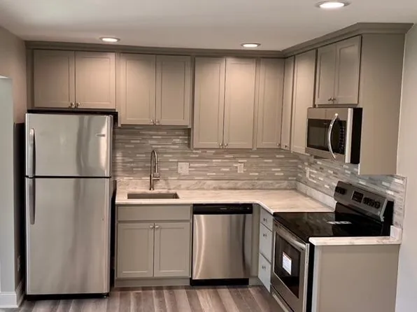 1575 Cherboneau Pl APT 61, Detroit, MI 48207