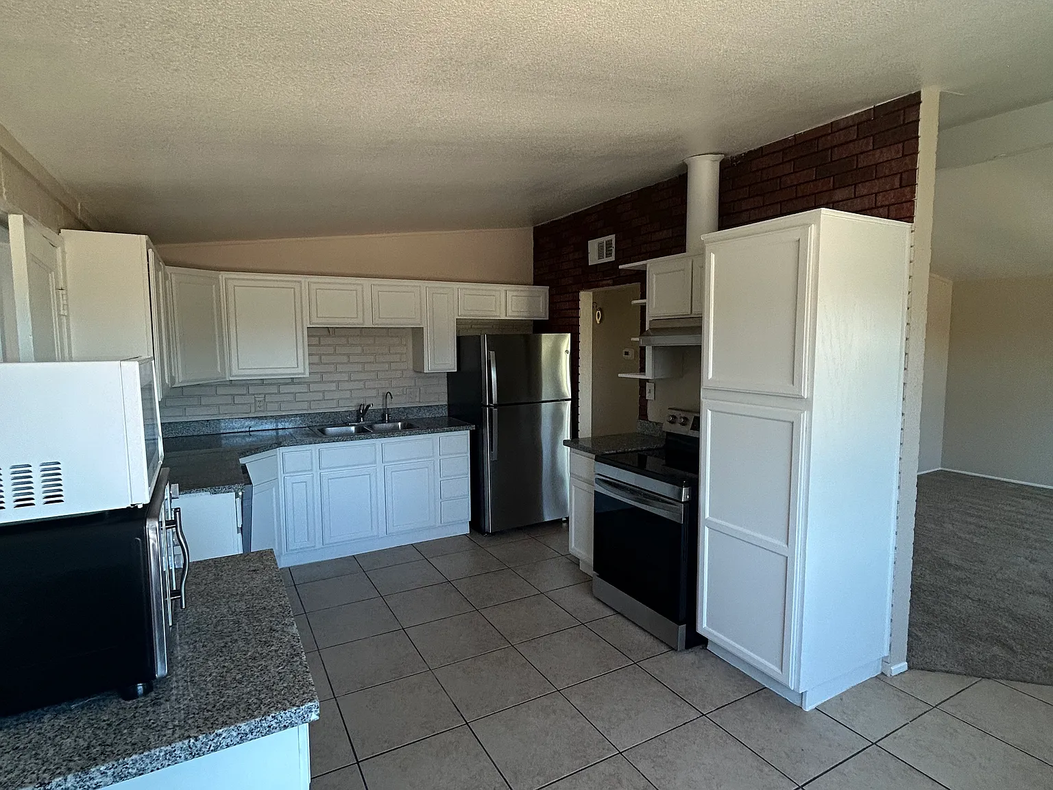 Carson Way, Henderson — Photo 4