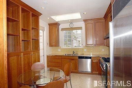 4th image of 2455 Washington St