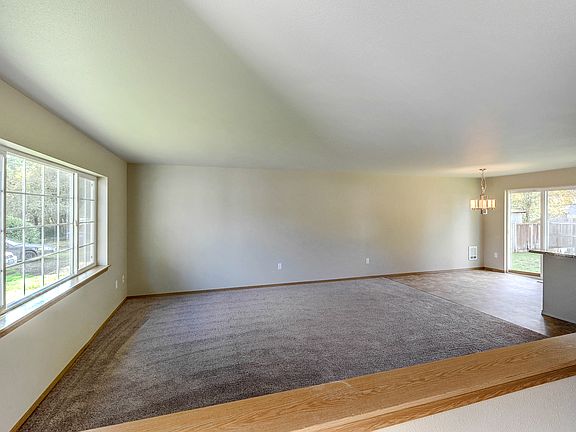 4th image of 13434 Cedar Ct E