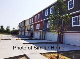 1690 Iowa Dr, Le Claire, IA 52753