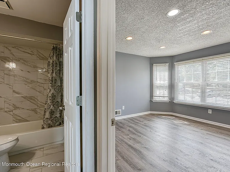 45 Tulip Ln — Photo 12