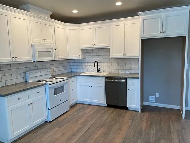 481B McKnight Ln — Photo 3