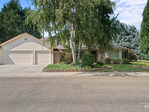 8730 W Atwater Dr, Garden City, ID 83714
