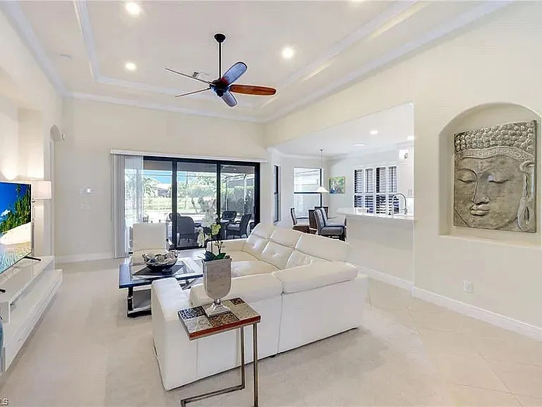 9909 Casabella Way — Photo 10