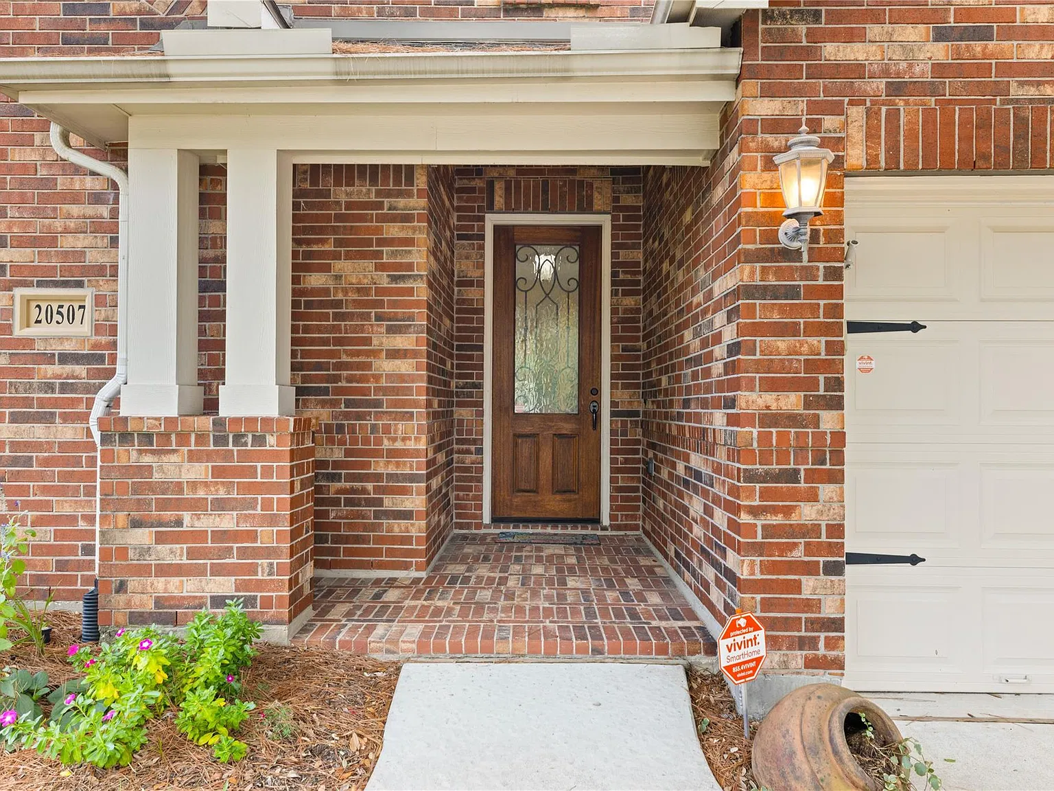3 bed, 2.0 bath, 2247 sqft, $3,000 — Photo 3