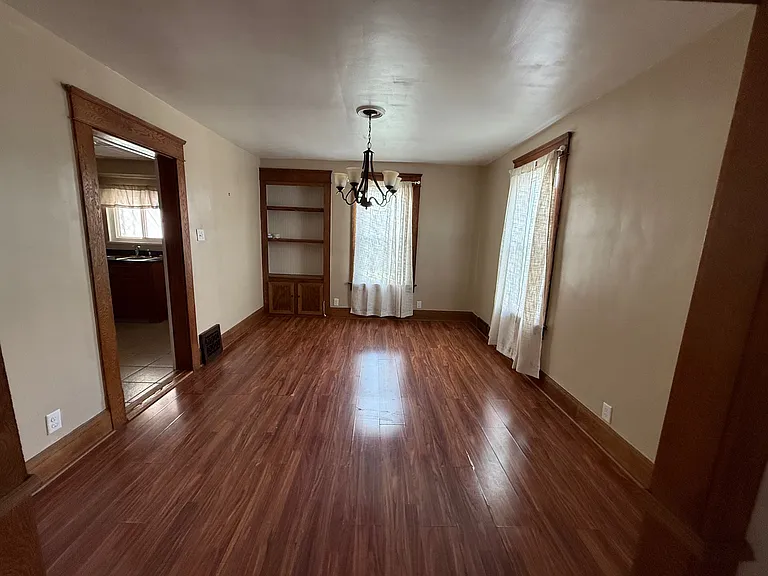 1016 Beckford St — Photo 3